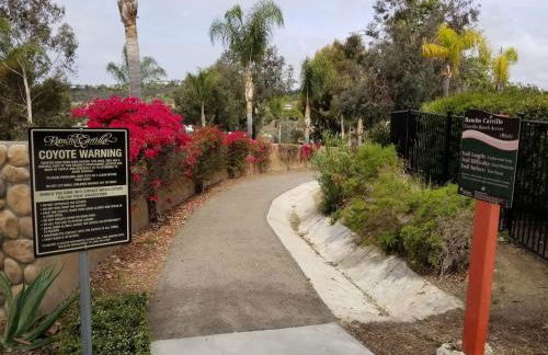 Spacious Luxury home in Gated Community with Resort Pool & Scenic Views - Photo 38