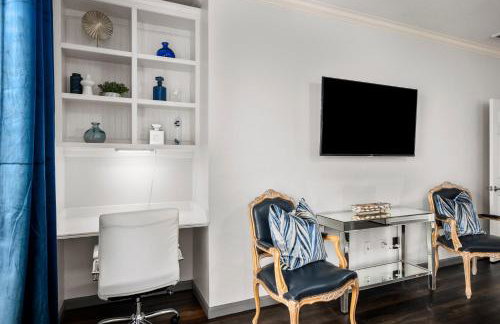 Upscale 4BR Cypress Home w Pool, Hot Tub, Theater, Sleeps 20 - Foto 17