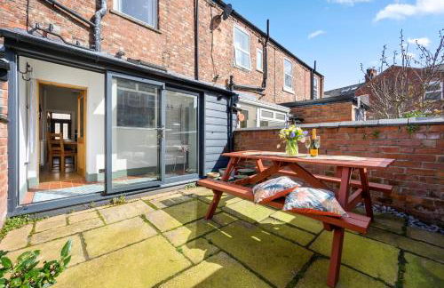 2-Bedroom Cottage - Long Stays Welcome - Photo 3