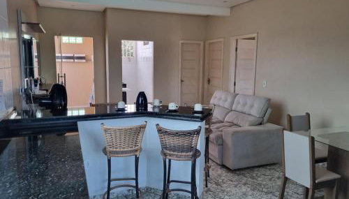 Casa espaçosa, Mobiliada e bem localizada - Foto 4