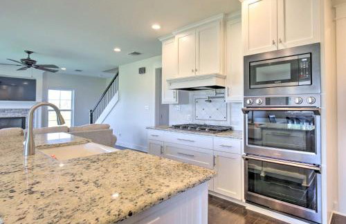 Spacious Texas Getaway with Fire Pit and Pond! - Foto 10