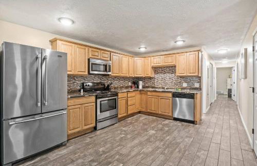 Hot Tub! LRG Home! Sleeps 24!Near Ithaca! Dogs OK - Foto 30