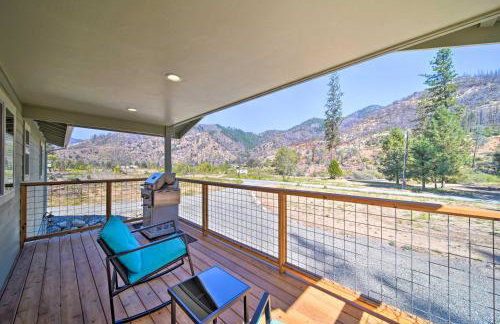 River Acres Retreat with Grill and River Access! - Foto 2