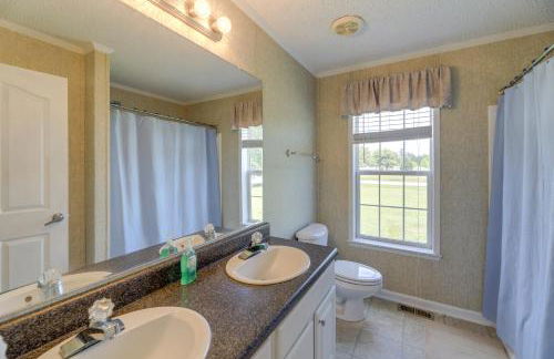 Family Home and Fire Pit and Deck, 11 Miles to Beach! - Foto 24