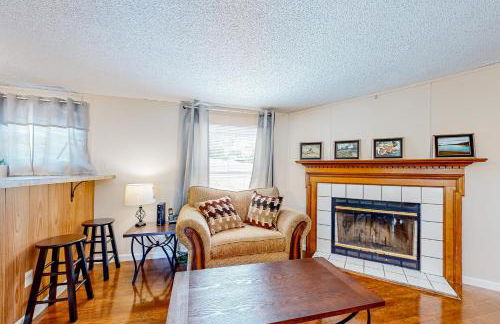 Riverfront Stay Sleeps 6 Deck Firepit Water View - Foto 9