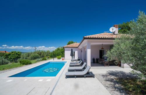 Villa Tomicich for 6 people with private pool & sea view - only 3 km from beach - Foto 11