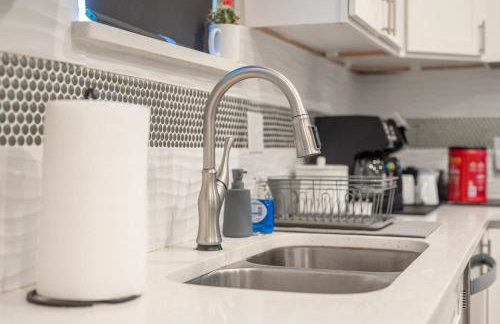 Near Downtown-2 En-Suites - Garage - Sleeps 9 - Foto 43