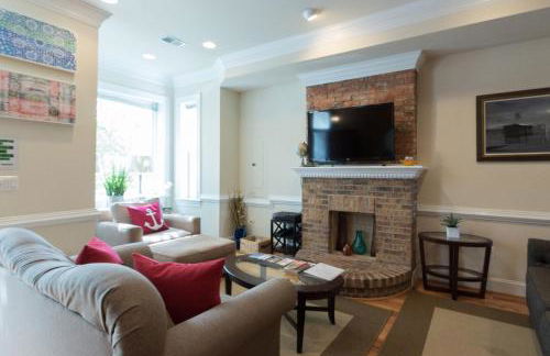 Your Home Away For Home, Convention Center. 96 WALK SCORES. - Photo 1