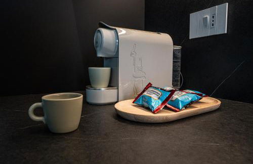 LuxeDesign Apartment - Photo 12