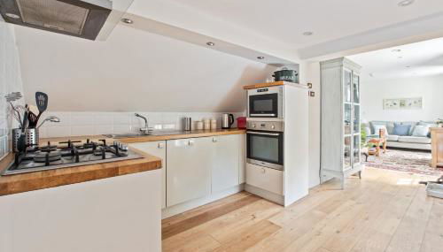 Central Brockenhurst flat near pubs & trails - Foto 4, stove, dishwasher, toaster