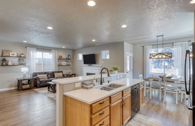 Old Mill Getaway by Avantstay Private Backyard w/ Hot Tub - Foto 15