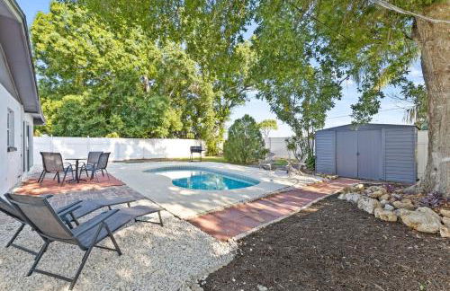 Sunny Palmetto Oasis: 4br Home With Private Pool 4 Bedroom Home by RedAwning - Photo 18