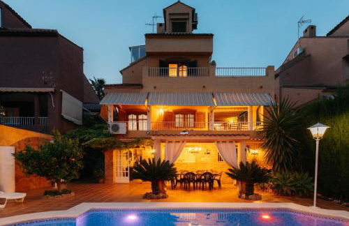 chalet, villa rodeada de naturaleza piscina a doce klm de Valencia y 7 del aeropuerto - Photo 1