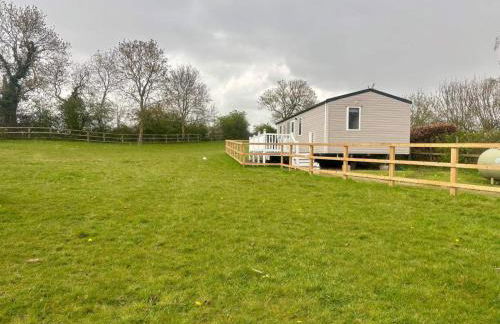 Caravan in Holcot - Sleeps 6 - Pet Friendly - Foto 5
