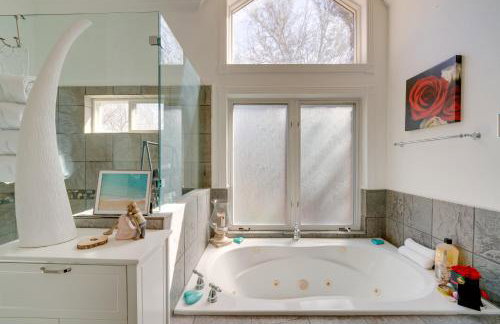 Near Joe Pool Lake! Luxe Getaway with Shared Pool - Foto 20