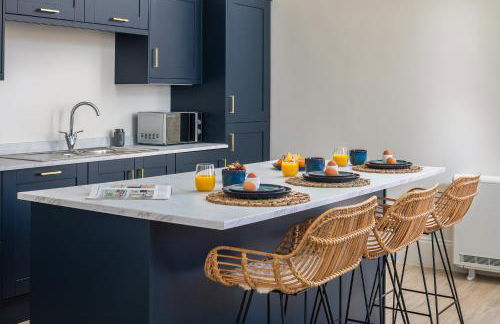 Charming 2 Bedroom Apartment in a Converted Chapel - Free Parking, Smart TV, Fast WiFi and Self-Check-In by Yoko Property - Foto 19