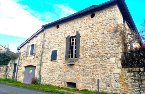 Magnifique villa en pierres au cœur de Saint Antonin Noble Val - Piscine et jardin privés -10 personnes - Foto 13