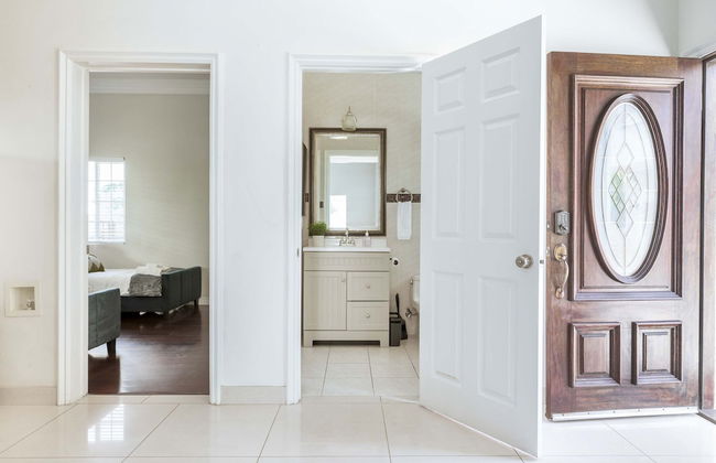 Elegant Retreat Modern Comforts Prime Location - Foto 40