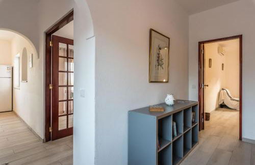 CoolHouses Algarve, Luz, 3 Bed villa, 1 bed studio, heated pool & jacuzzi, sea views, Casa Pequena - Foto 13