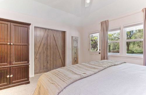 Charming 4BR Wine Country Getaway with Spa & Firepit - Foto 21