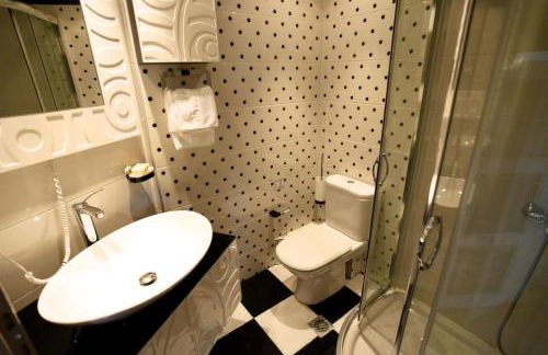 Odeon Hotel - Photo 12