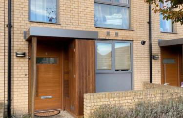Homely, Cosy & Contemporary 4 BDR house with Garden & Parking 5 mins drive to Addenbrookes & Papworth hospitals & Bio Medical campus - Foto 14