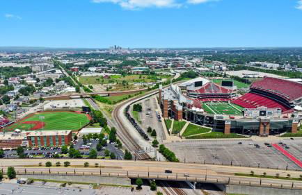 3BR 2BA Derby Home Walk to Churchill Free Parking - Foto 70