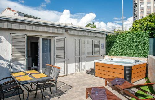 Apartment Pebbles - With Jacuzzi - Photo 8