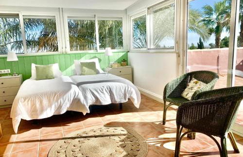 10 Bedroom 5 Star Luxury Villa & Heated Pool for 5 to 28 Guests near Alicante - Foto 31