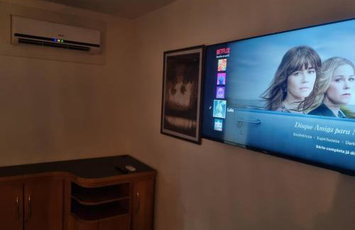 Apartamento Frente para o Mar - Varandão com Blindex - Vista para o Mar - 1 Suite e mais 2 Quartos-Ar Condicionado - 2 Vagas - BEIRA MAR - 70 metros da Praia ,TVS SMART GERAL -WI-FI -DISNEY PLUS- PORT 24 HORAS-KIT PRAIA-ROUPA DE CAMA 2 XCASAIS - Foto 61