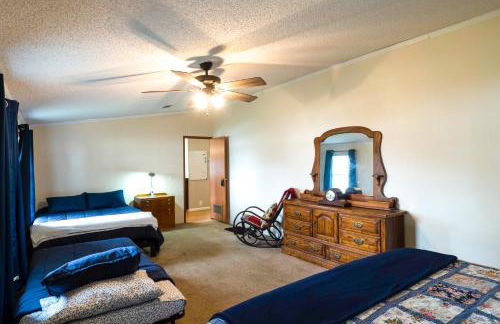 Lakefront Many Vacation Home with Deck and Views - Foto 15