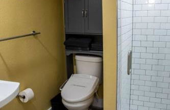 StockYards! Less than 4 minutes-Sleeps 8-Lee House - Foto 36