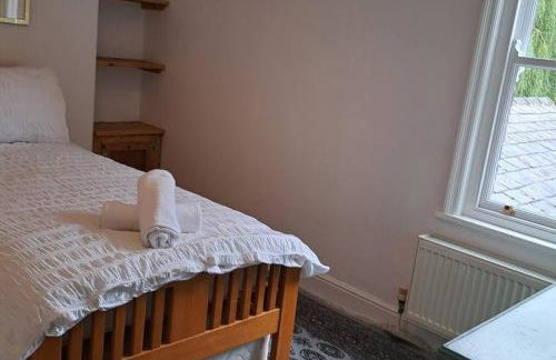Stunning 3BD Victorian House in Bramhall Village - Photo 21