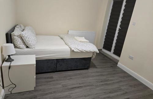 Newly Refurbished 2 Bedroom Flat New Southgate London N11 - Foto 12