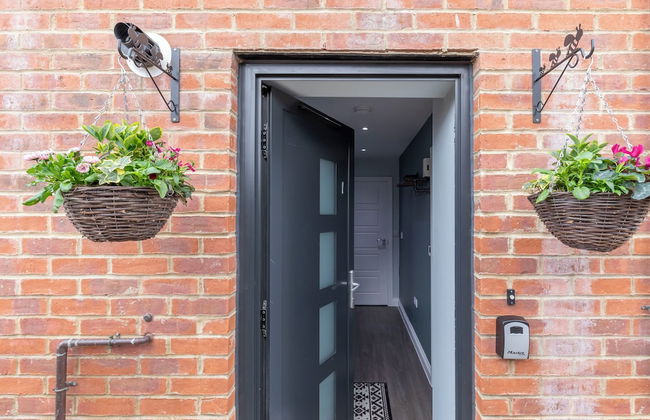 Elliot Oliver- Charming 1 Bed Apartment - Photo 11