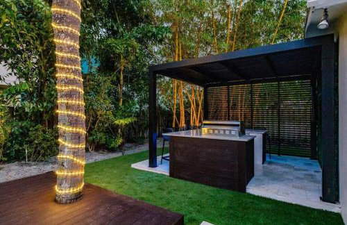 Resort Style Backyard Heated Pool Hot Tub Fire Pit - Foto 42