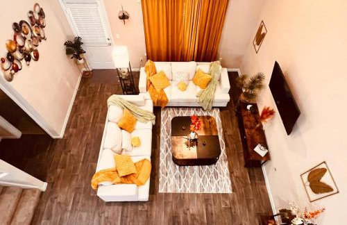 Spacious 4BR Home w Game Room Office Backyard - Foto 2