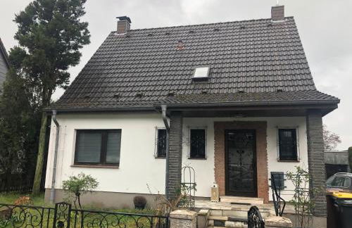 Souterrain Wohnung in der Nähe vom Düsseldorfer Flughafen - Foto 1