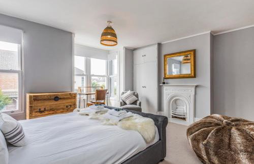 Delightful 2 Bed House a Stones Throw From Beach - Pass the Keys - Photo 34