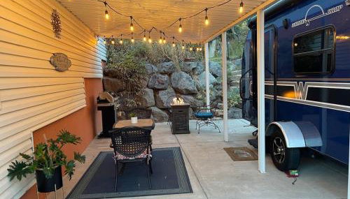 Charming WinnieTrailer with Cozy Private Patio Escape - Foto 1