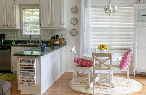 Serene Lakefront Home with Hot Tub and Boat for Rent! - Foto 7