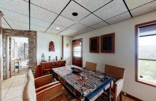 Mid-Century Modern Lake House with Private Waterfront Pool & Boat Dock - Photo 10