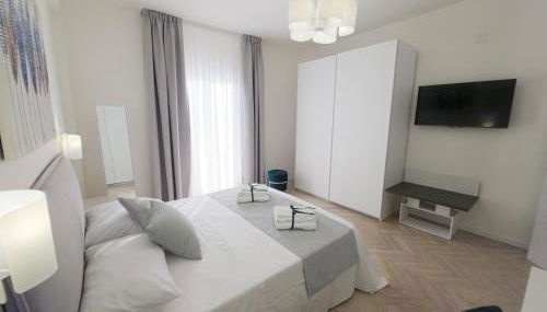 Light Charme, Natural Light Apartment a due passi dalla PIAZZA DUOMO - Foto 3, wardrobe