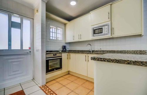 Charming Townhouse in El Faro, Spain, Studding Sea View & Community Pool - Foto 26