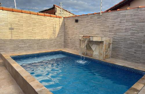 Casa com piscina garagem para 4 carros - Foto 2