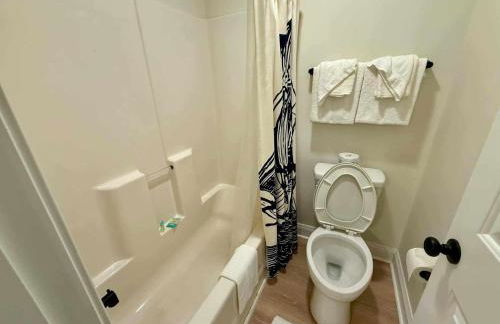 2Br 2Ba Condo on Golf Course - Foto 10