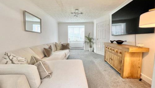 Contemporary 4-Bed home for Contractors & Families - Foto 1