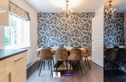 Last-Minute Escapes ! Summer Days l RTM Stay l 4 -Bed House By Finesse Stays Short Lets & Serviced Accommodation Wakefield With Parking, Contractors - Foto 5