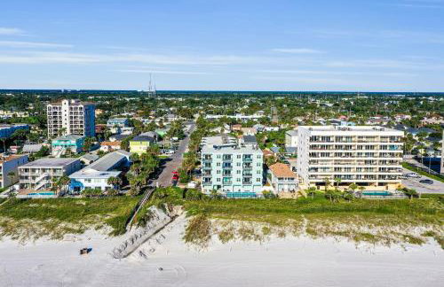 Oceanfront condo with pool, amazing view, balcony & beach access - Foto 30