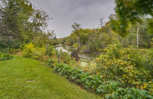 Riverfront Libertyville Retreat with Outdoor Kitchen - Foto 36
